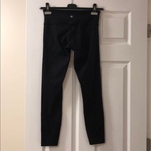 Lulu Lemon black leggings size 6